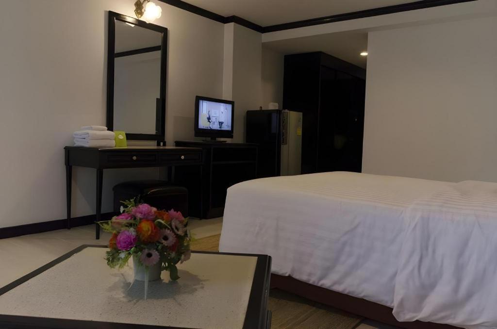Town In Town Gardent Resort Bangkok Luaran gambar