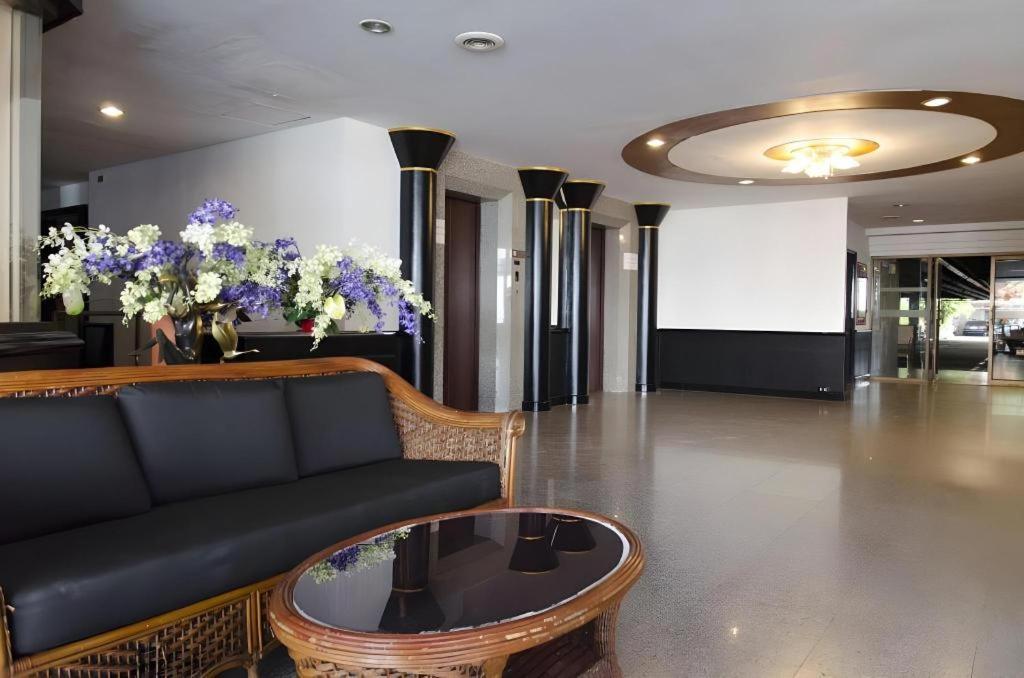 Town In Town Gardent Resort Bangkok Luaran gambar